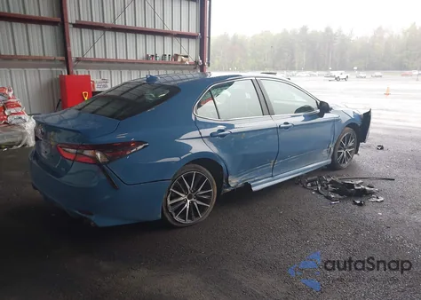 2024 Toyota Camry Se z USA, uszkodzony, nr VIN 4T1G11AK4RU211270